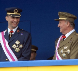 Don Juan Carlos y Don Felipe, durante el desfile del Días de las Fuerzas Armadas